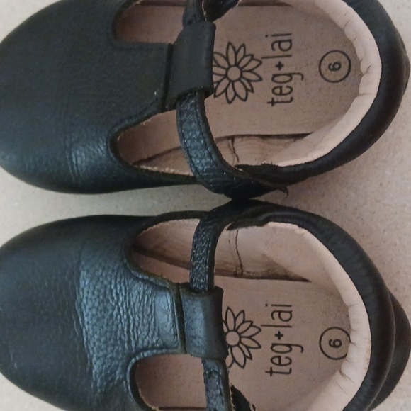 Teg+Lai  T Strap Black Rubber Flex Sole Shoes - Picture 3 of 10